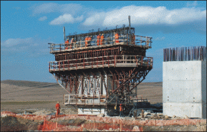 Construcţia Autostrăzii "Transilvania", frânată de lentoarea exproprierilor şi întârzierea plăţilor Construcţia Autostrăzii "Transilvania", frânată de lentoarea exproprierilor şi întârzierea plăţilor